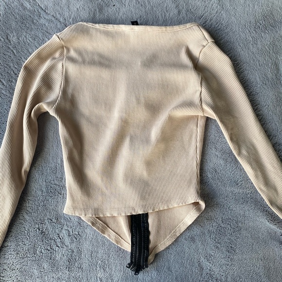 Long sleeve zipper top - Picture 4 of 4